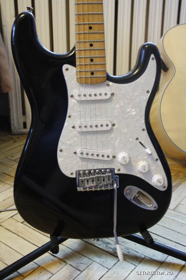 FENDER JAPAN STRAT () - 